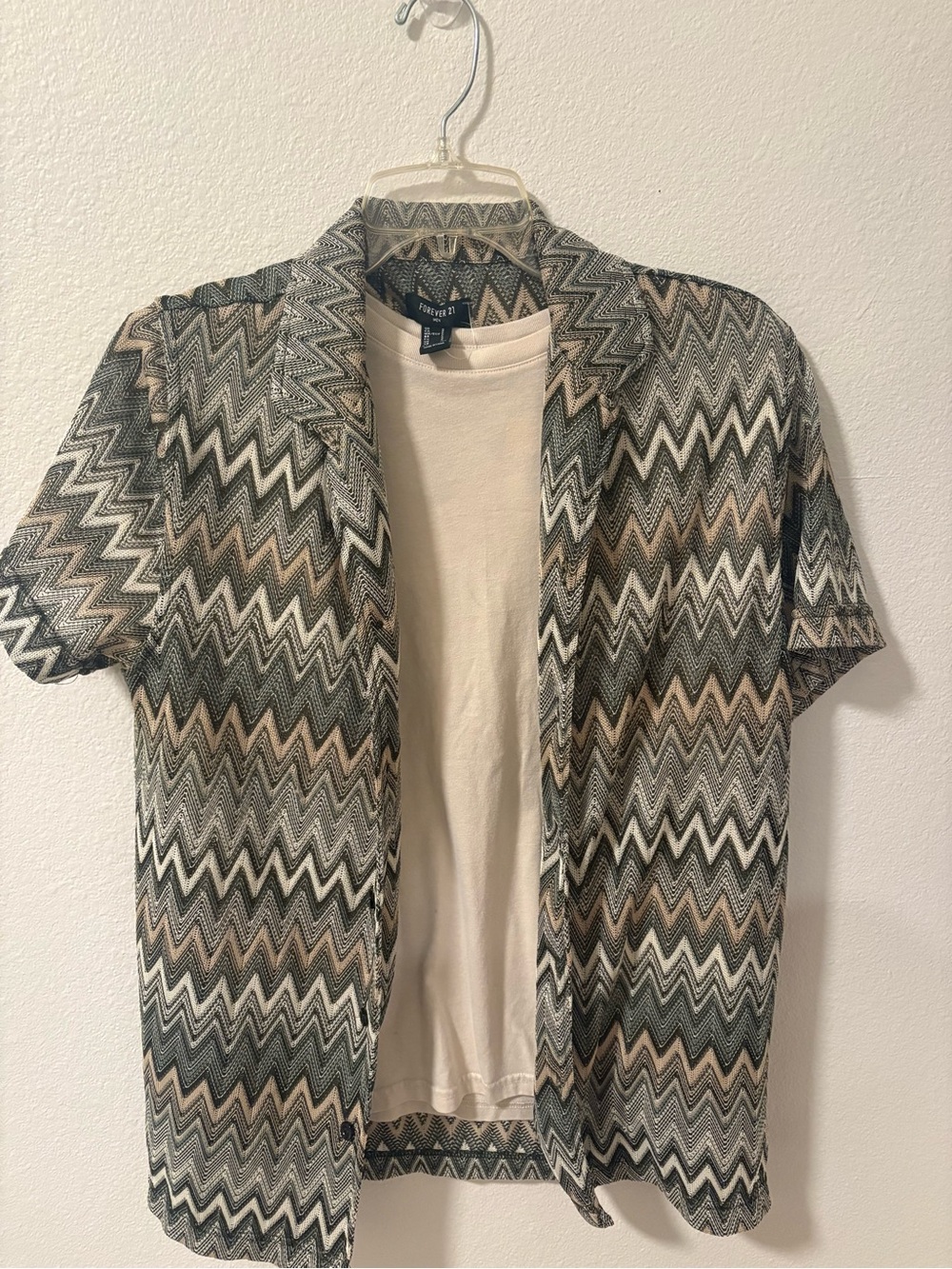 Forever 21 Men's Short Sleeve Zigzag Shirt Jacket in Beige, Black & Cream
